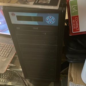 This is a almost new 7 cd/dvd stack duplicator